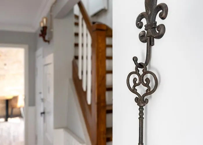 By Comfort Housing - Up To 7 Guests *